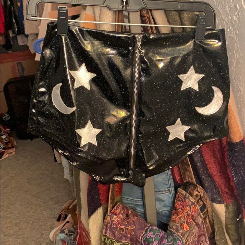 Hi-waisted ass shorts